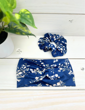 Load image into Gallery viewer, Navy Botanical Front Knot Headband