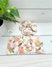 Load image into Gallery viewer, Ribbed Retro Daisies Front Knot Headband