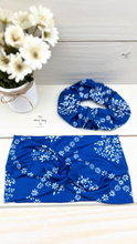 Load image into Gallery viewer, Royal Blue Daisies Front Knot Headband