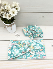 Load image into Gallery viewer, Daisies on Teal Front Knot Headband