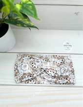 Load image into Gallery viewer, Crochet Daisies Front Knot Headband