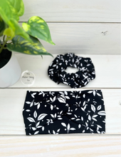 Load image into Gallery viewer, Ribbed Black and White Leaves Front Knot Headband