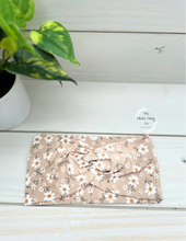 Load image into Gallery viewer, Ribbed Beige Daisies Front Knot Headband