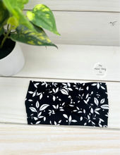 Load image into Gallery viewer, Ribbed Black and White Leaves Front Knot Headband