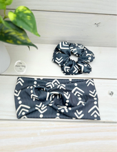 Load image into Gallery viewer, Ribbed Navy Charcoal Arrows Front Knot Headband
