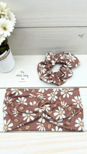 Load image into Gallery viewer, Ribbed Brown Daisies and Leaves Front Knot Headband