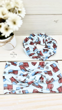 Load image into Gallery viewer, Flags and Daisies Front Knot Headband
