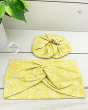 Load image into Gallery viewer, Yellow Rose Stencil Front Knot Headband

