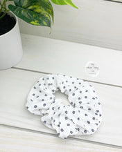 Load image into Gallery viewer, Ivory Daisy Scrunchie

