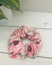 Load image into Gallery viewer, Pink Foliage Scrunchie
