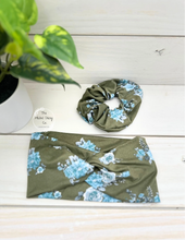 Load image into Gallery viewer, Blue Roses on Olive Front Knot Headband
