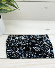Load image into Gallery viewer, Ribbed Black Floral Front Knot Headband
