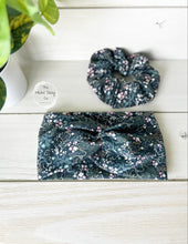 Load image into Gallery viewer, Black Stencil Flowers Front Knot Headband
