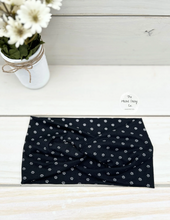 Load image into Gallery viewer, Black Daisies Front Knot Headband
