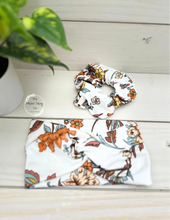Load image into Gallery viewer, Ivory Vintage Botanical Scrunchie

