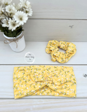Load image into Gallery viewer, Yellow Daisies Scrunchie
