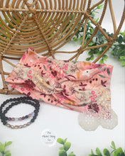Load image into Gallery viewer, Pink Foliage Front Knot Headband

