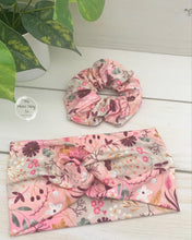 Load image into Gallery viewer, Pink Foliage Scrunchie
