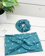 Load image into Gallery viewer, Teal Flowers Front Knot Headband
