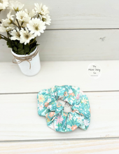 Load image into Gallery viewer, Daisies on Teal Scrunchie
