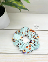Load image into Gallery viewer, Ribbed Mint Antique Botanical Scrunchie
