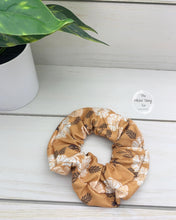 Load image into Gallery viewer, Vintage Flowers Scrunchie
