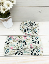 Load image into Gallery viewer, Eucalyptus Botanical Scrunchie
