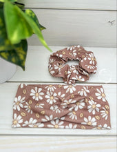 Load image into Gallery viewer, Ribbed Mocha Daisies Front Knot Headband
