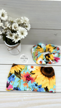 Load image into Gallery viewer, Sunflower Floral Front Knot Headband
