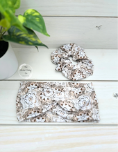 Load image into Gallery viewer, Crochet Daisies Scrunchie
