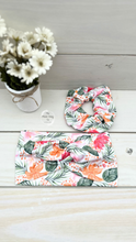 Load image into Gallery viewer, Hawaiian Floral Scrunchie
