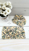 Load image into Gallery viewer, Bees and Daisies Scrunchie
