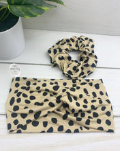 Load image into Gallery viewer, Sand Dalmatian Front Knot Headband
