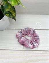 Load image into Gallery viewer, Mauve Plaid Scrunchie
