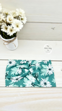 Load image into Gallery viewer, Green Daisies Front Knot Headband
