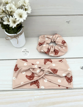 Load image into Gallery viewer, Chicken Daisies Scrunchie
