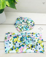 Load image into Gallery viewer, Pretty Blossoms Scrunchie
