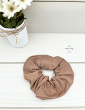 Load image into Gallery viewer, Hazelnut Scrunchie
