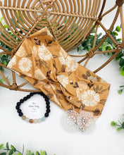 Load image into Gallery viewer, Vintage Flowers Front Knot Headband
