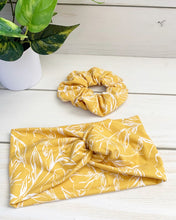 Load image into Gallery viewer, Mustard Botanical  Front Knot Headband

