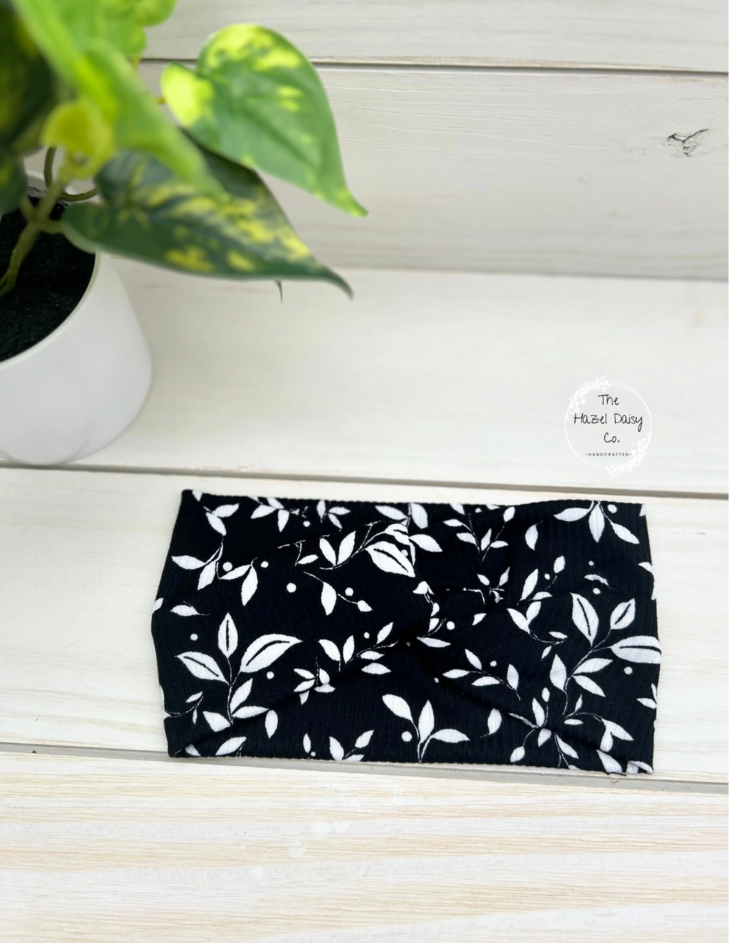 Ribbed Black and White Leaves Front Knot Headband