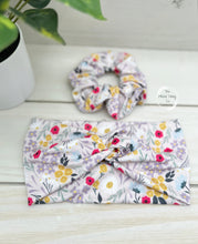 Load image into Gallery viewer, Spring Blossoms Scrunchie
