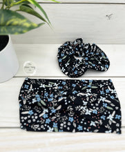 Load image into Gallery viewer, Ribbed Black Floral Scrunchie
