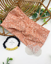 Load image into Gallery viewer, Daisies on Coral Front Knot Headband
