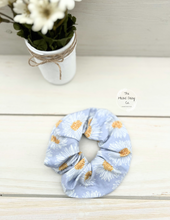 Load image into Gallery viewer, Sketched Daisies Scrunchie
