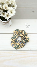 Load image into Gallery viewer, Bees and Daisies Scrunchie
