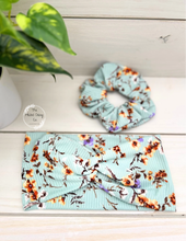 Load image into Gallery viewer, Ribbed Mint Antique Botanical Scrunchie
