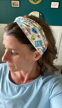 Load image into Gallery viewer, Gilmore Girls Daisies Front Knot Headband
