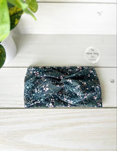Load image into Gallery viewer, Black Stencil Flowers Front Knot Headband
