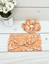 Load image into Gallery viewer, Butterscotch Daisies Front Knot Headbands
